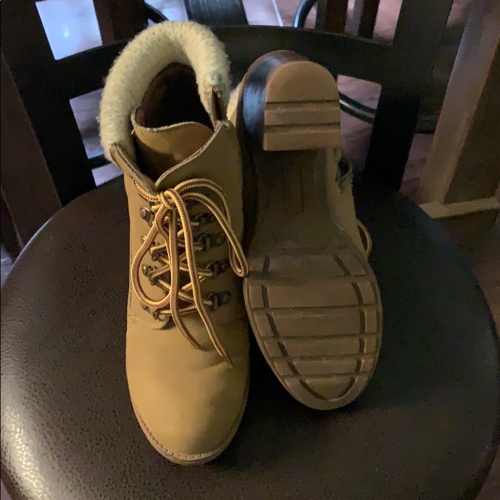 Boot - Picture 3 of 4